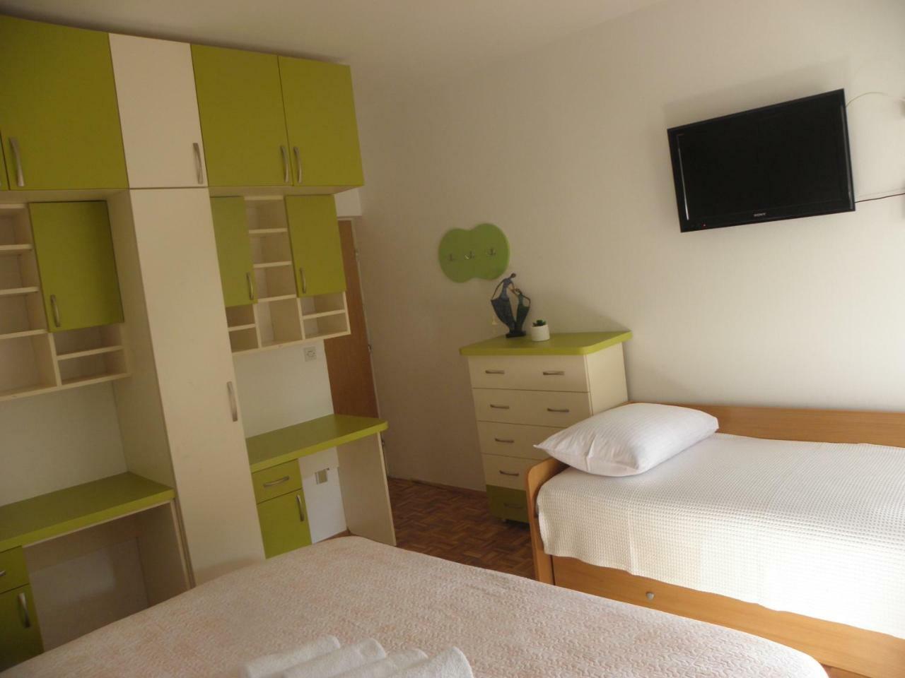 Apartman Ive Starigrad Paklenica Exterior photo