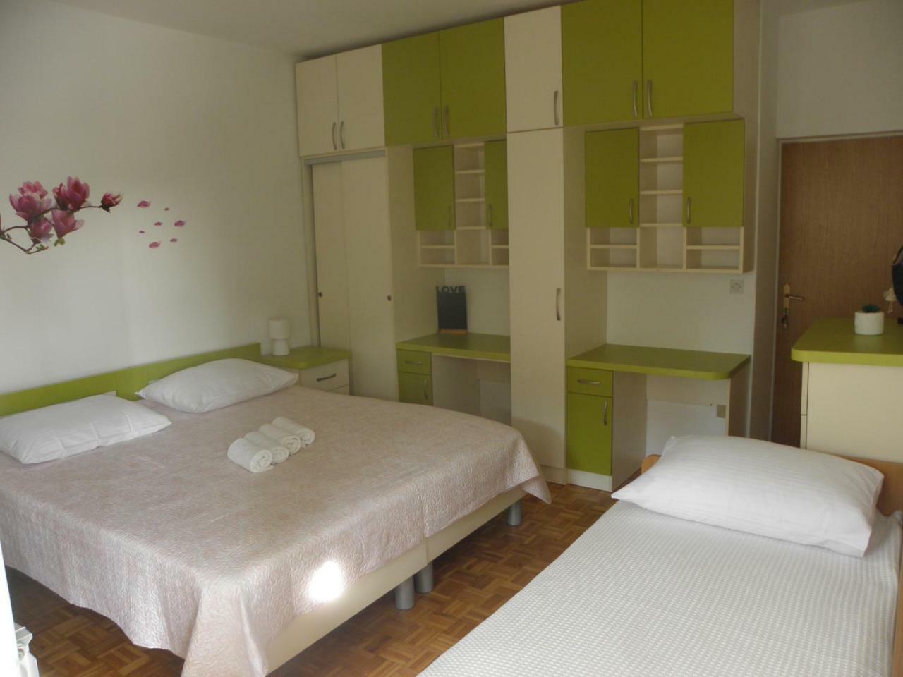 Apartman Ive Starigrad Paklenica Exterior photo