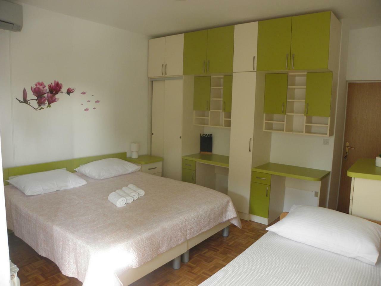 Apartman Ive Starigrad Paklenica Exterior photo